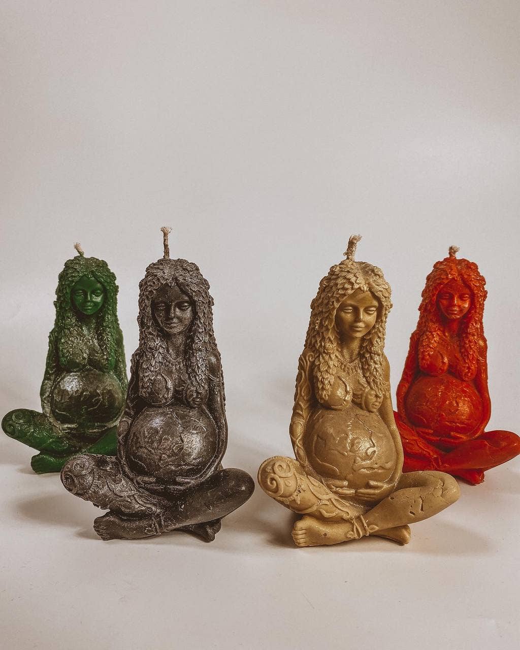 whatever workshop - Wholesale Novelty Candle - Beeswax candle Goddess of the earth Gaia16