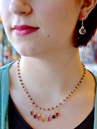 Collier superposé de pierres précieuses et de chaînes sur commande pour la vente par Gayatri Designs Jewelry