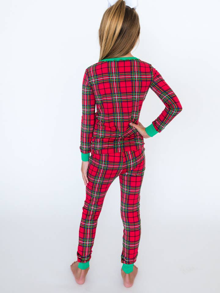 Vermelho Conjunto de Pijama de Manga Comprida com Folho em Viscose de Bambu SoftSnooze™ para Meninas em Xadrez Vermelho Nicholas para venda a revendedores na Faire2