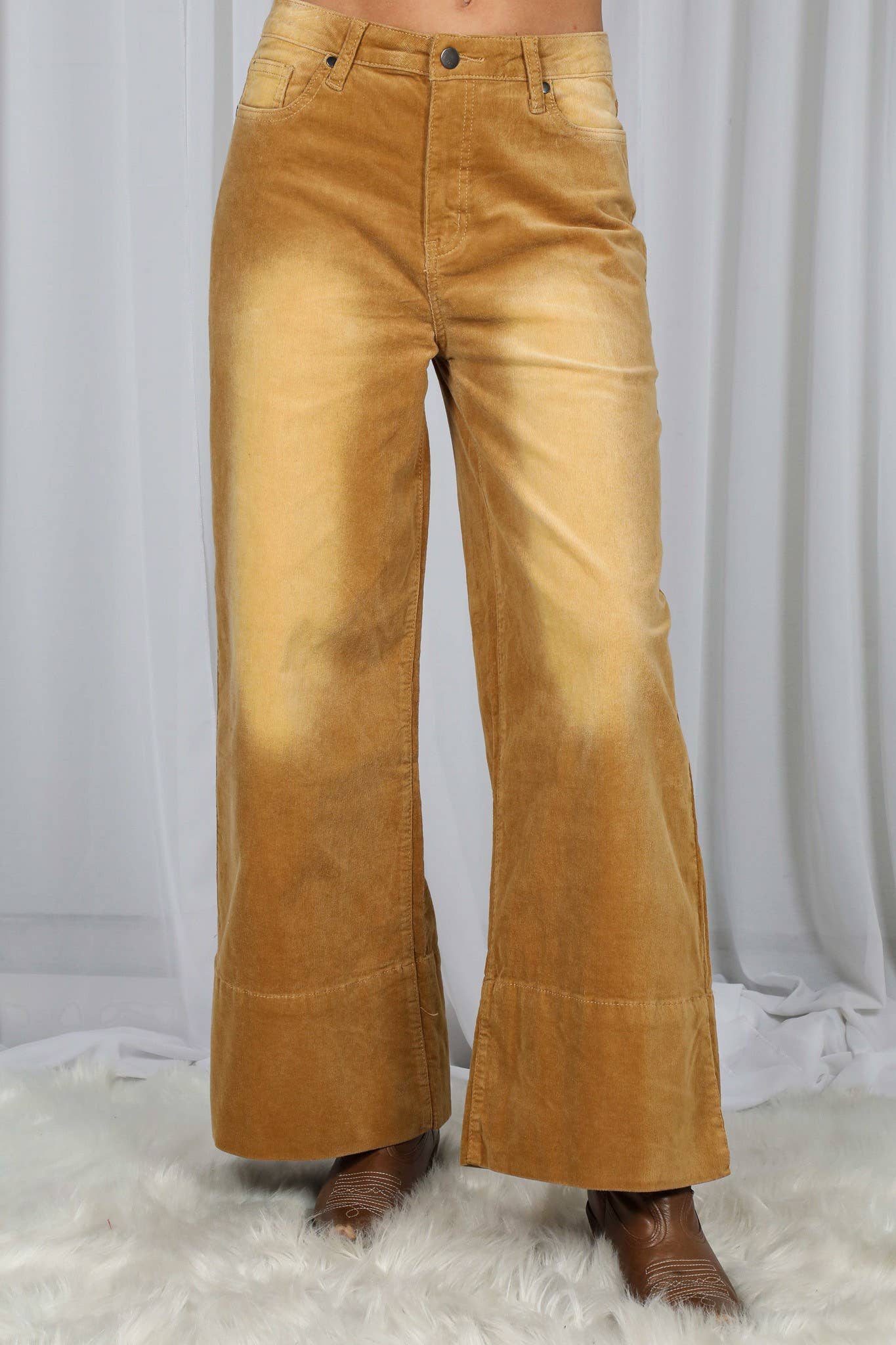 Vine & Love - Wholesale Pants - Women's - Stone Washed Cotton Corduroy Cropped Pants VP831405