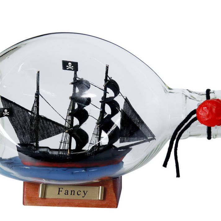 Hampton Nautical - Vente Décorations de table - Navire pirate fantaisie d'Henry Avery dans une bouteille en verre 7"