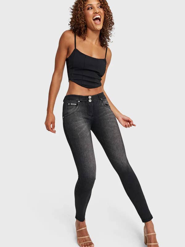 (WRUPSNUG2RS239-J7N) Woven Denim WR.UP® met Regular Waist in Washed Effect voor wholesale door Freddy Pantroom