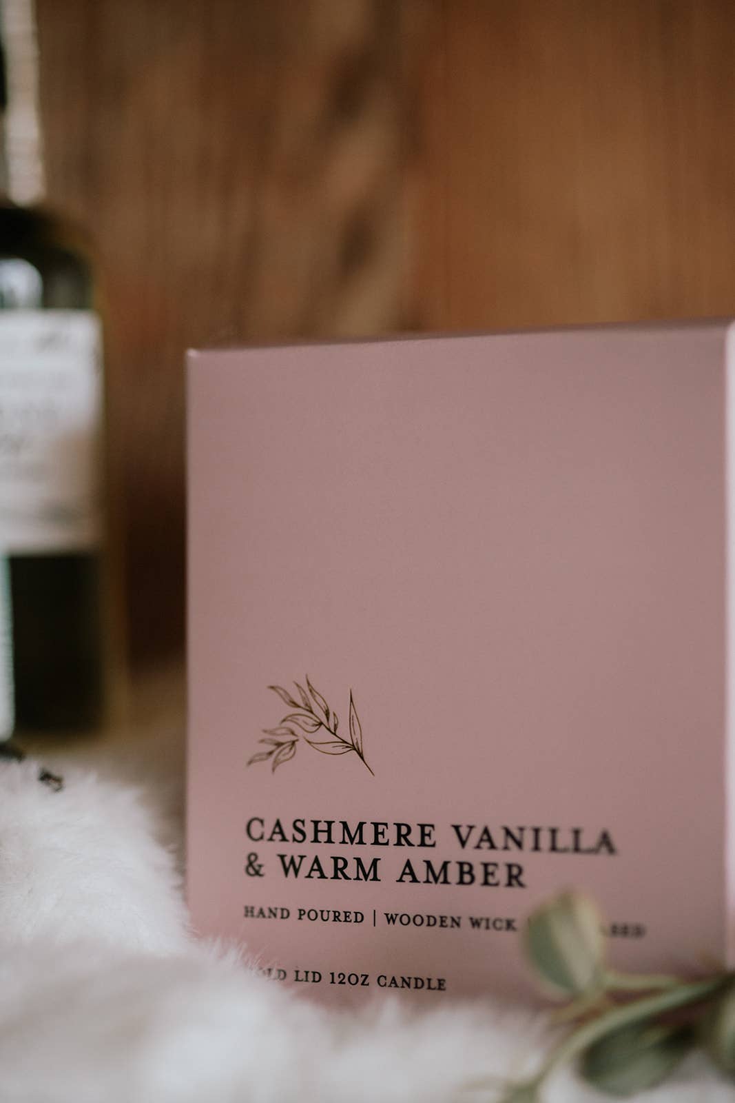 Woodsy Homelife – wholesale Jar/filled candle – Cashmere Vanilla l Gold Lid Candle & Boutique Box3