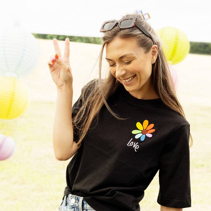VENTE D'ÉCHANTILLONS 2026 - T-shirt 'Love Flower' Nickie Kelly X Percy & Nell Neon - XS pour la vente par Percy and Nell Retail Limited