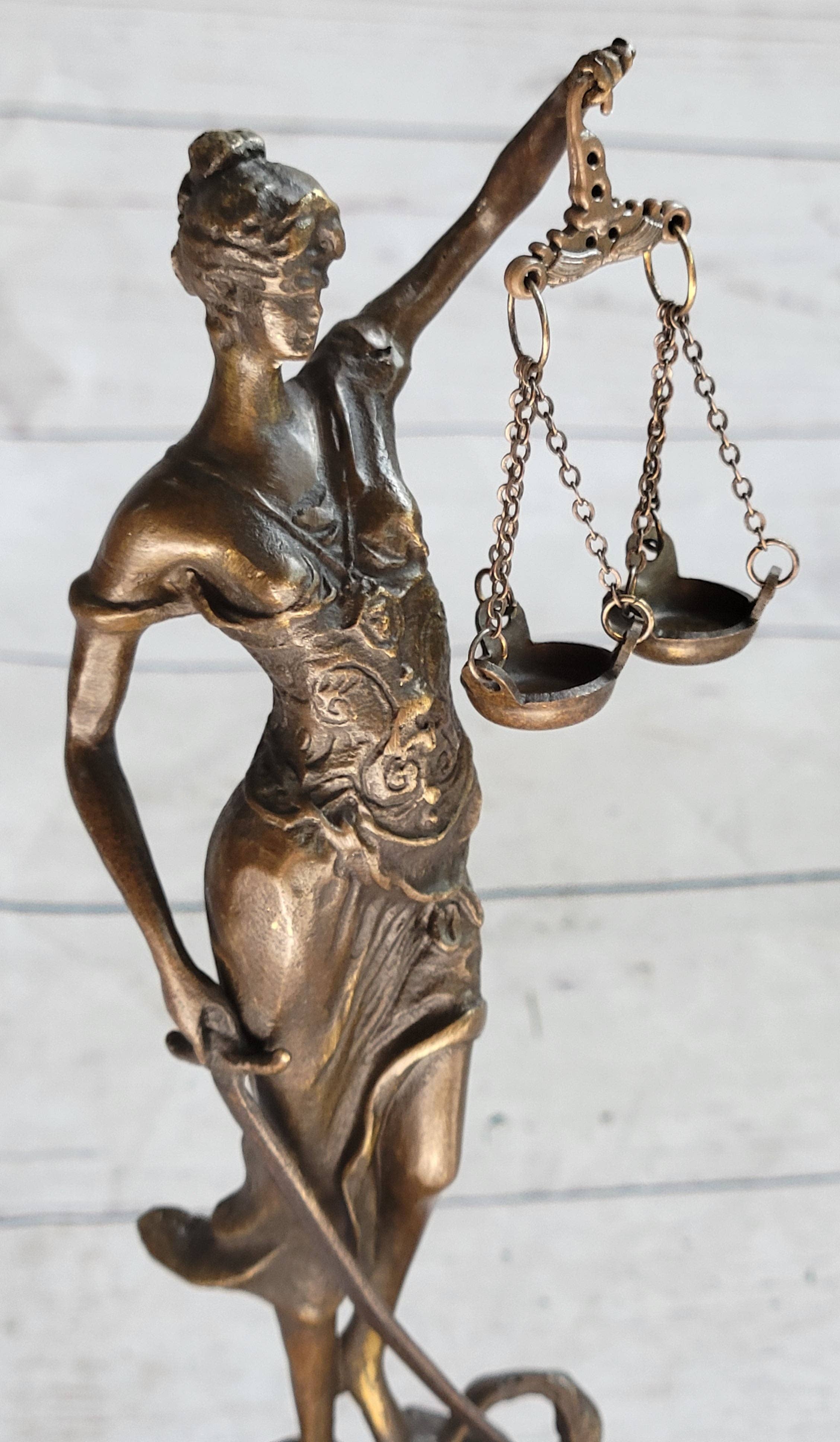 Bronzhaus - Wholesale Beeldje/beeldhouwwerk - Echt bronzen beeld Marmeren Lady Blind Justice Scales Law Sculpture Marmeren figuur7