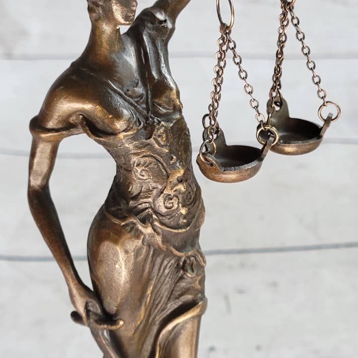 Bronzhaus - Wholesale Beeldje/beeldhouwwerk - Echt bronzen beeld Marmeren Lady Blind Justice Scales Law Sculpture Marmeren figuur7
