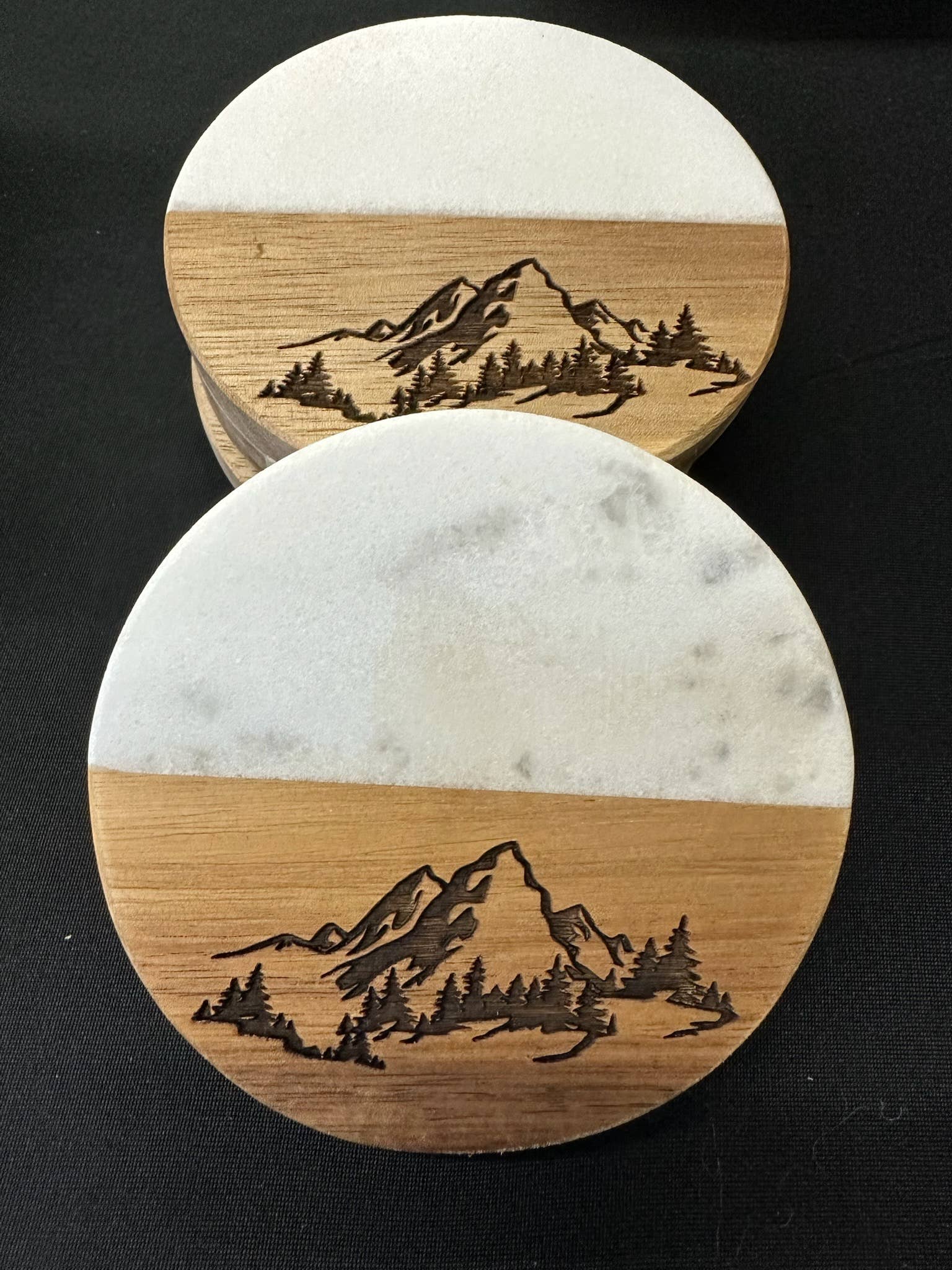 MT ENGRAVED – Base de copos por atacado – Montanha Montanha em Mármore Gravado1