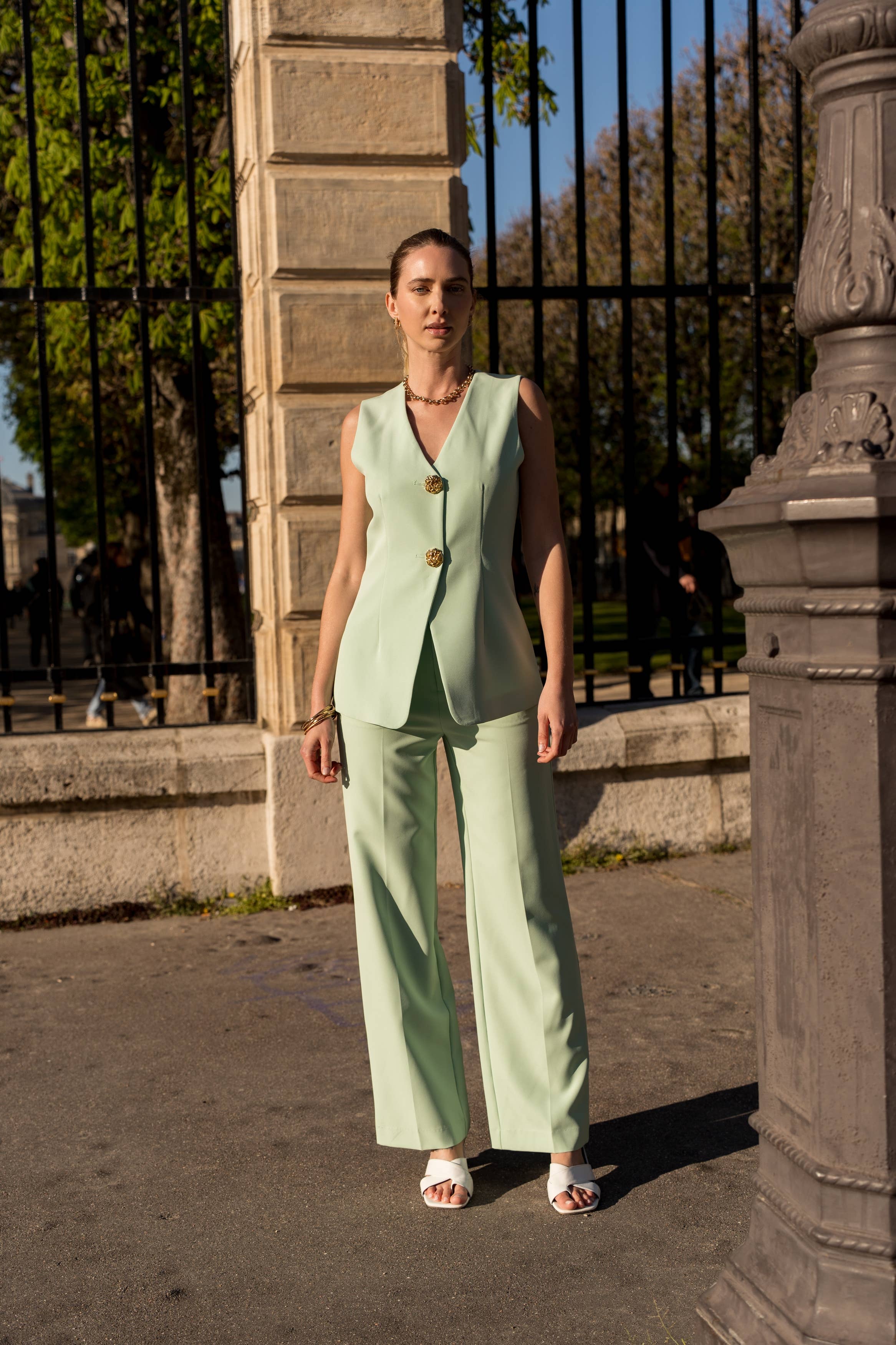 Attentif Paris - Wholesale Suit Vest - Women's - [Timeless] Long sleeveless vest with textured gold buttons21