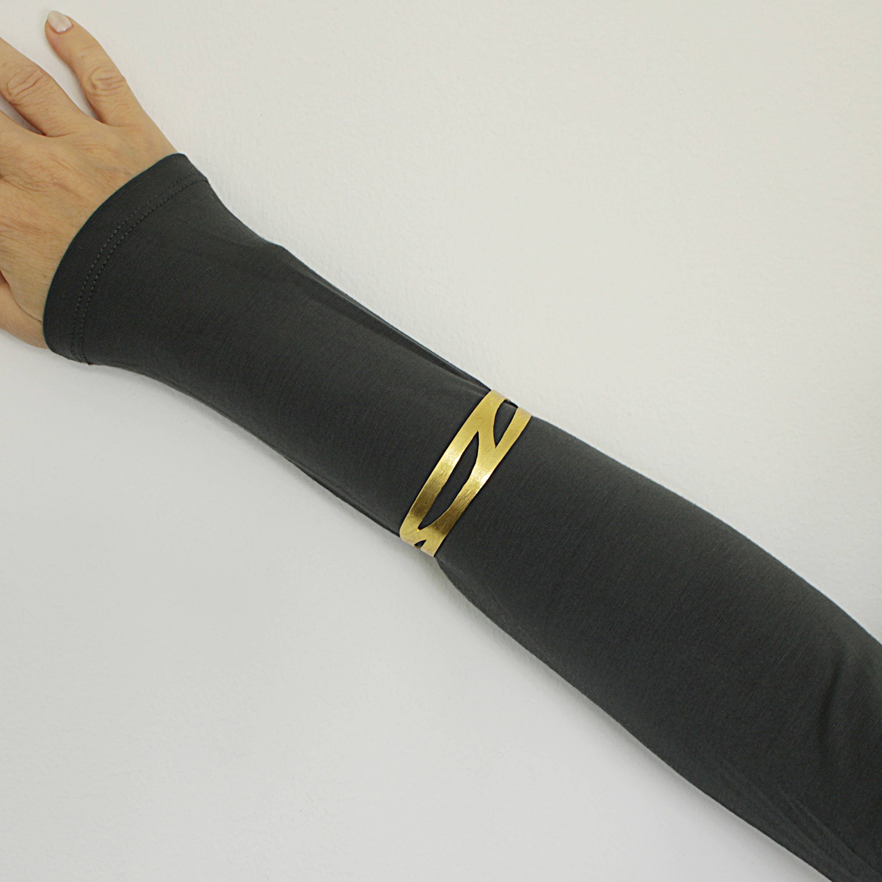 LA MAR - Wholesale Cuff Bracelet - AURA gold-plated bracelet - Design with character3