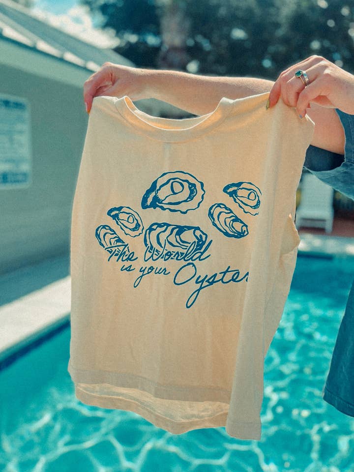 Die Welt ist dein Austern Vintage Cropped Muscle Tanktop für den Großhandel von The Clandestine Underground