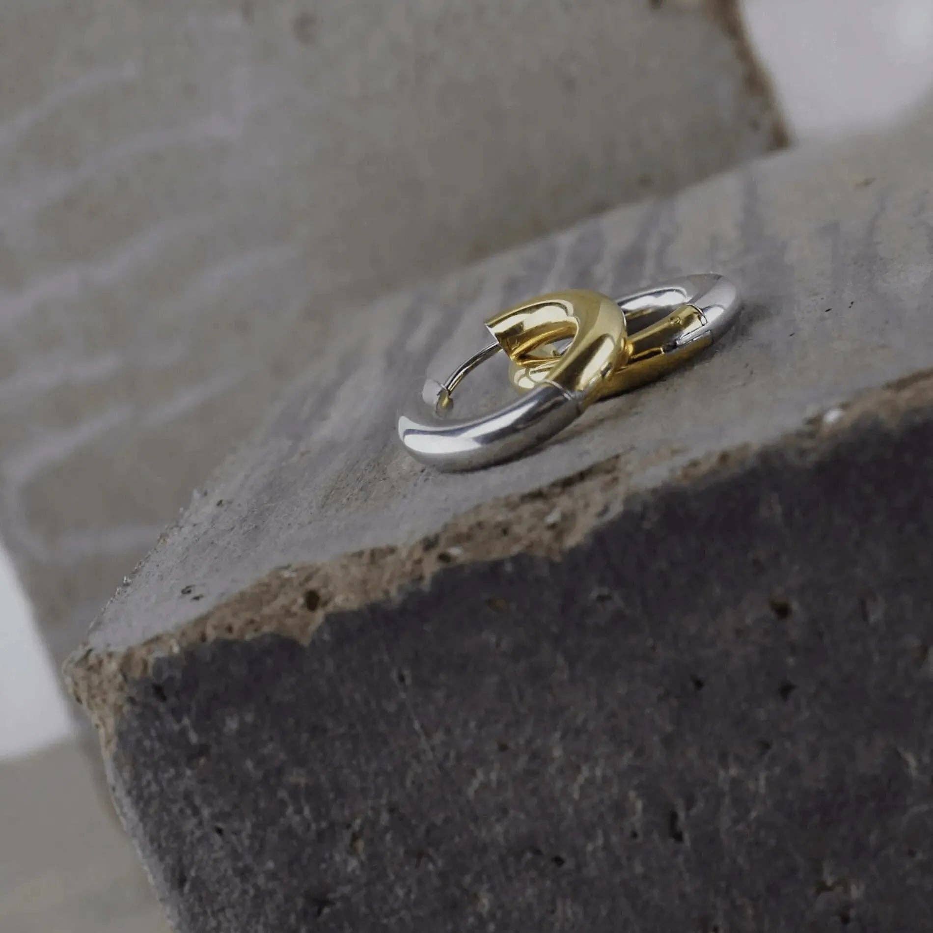 Dansk Copenhagen – Großhandel Hoops – Passion wasserdichte Creolen mit zweifarbiger Optik3