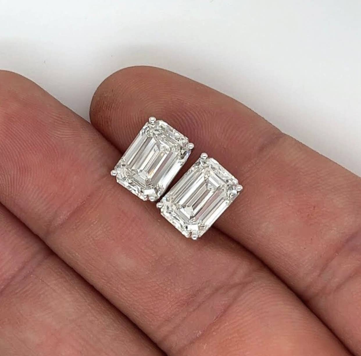 Lifetime Jewelers - Vente Clous d'oreille - Boucles d'oreilles solitaires en diamant de laboratoire de 2 carats en or 14 carats1