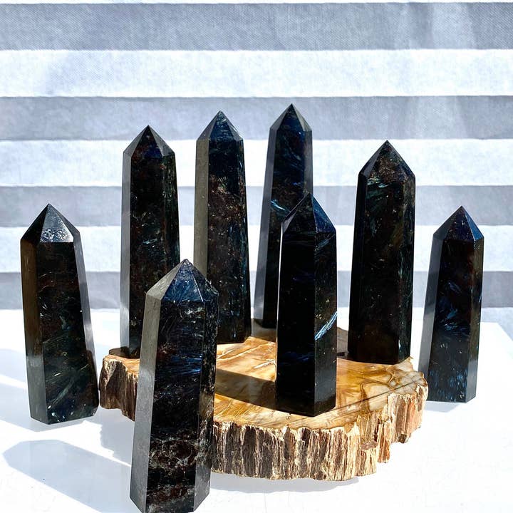 KayleeNYC – Großhandel Spiritueller Stein/Kristall – Großhandel 2 lb Natürlicher Astrophyllit, auch bekannt als Arfvedsonit Turm2