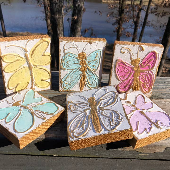 Coddiwomple – Großhandel Tischdeko – 3x3 Schmetterling handgefertigter strukturierter Holzblock