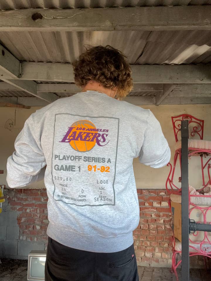 sweat-shirt des LA Lakers pour la vente par Paper 8