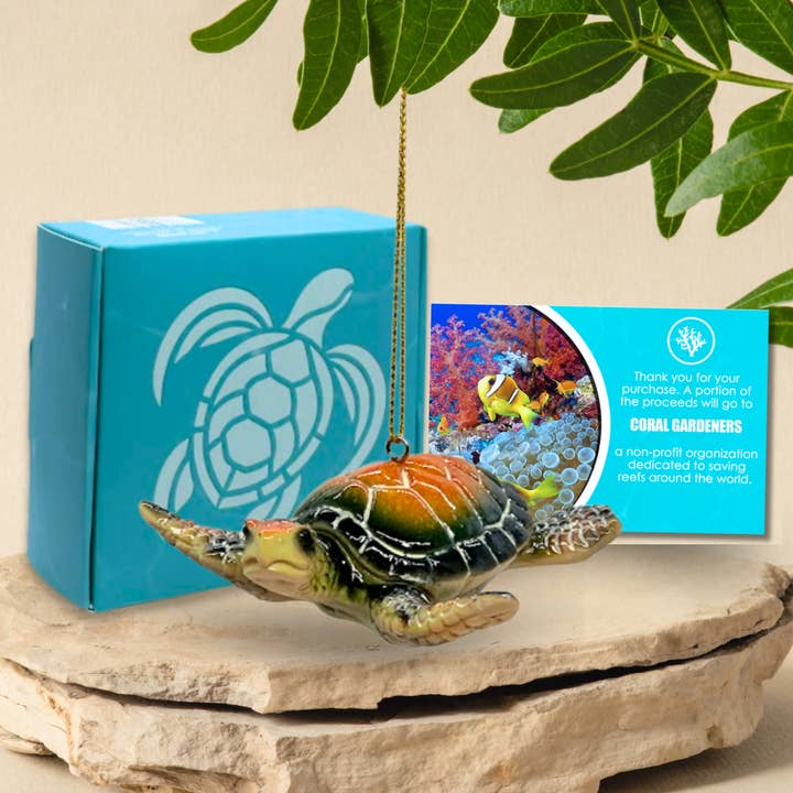 Ornement de Tortue de Mer – Cadeau pour Amoureux de l'Océan dans une Boîte Souvenir pour la vente par Elskandi