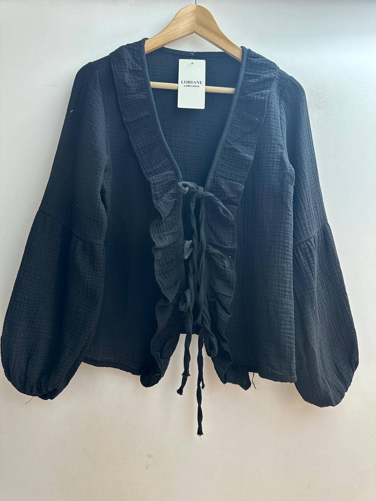 LORIANE – Camisa com botões no colarinho – Mulher por atacado – Camisa de algodão com amarração e nó, tamanho único9