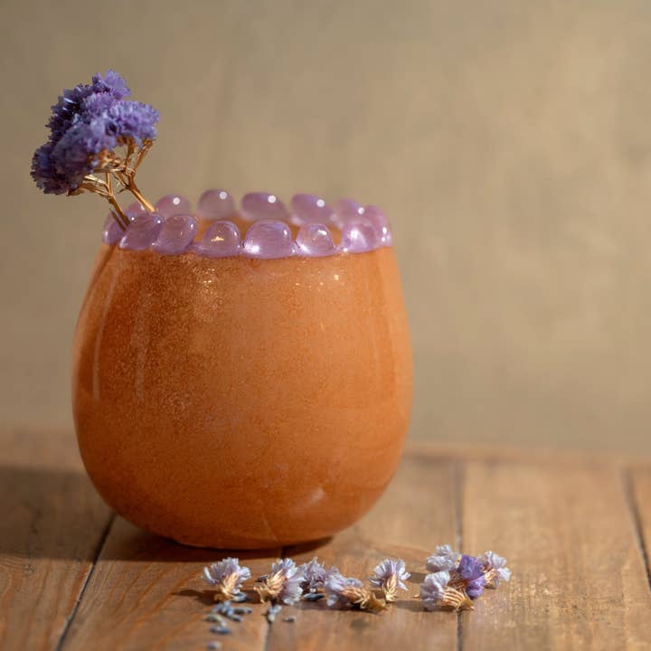 Vase rond en verre soufflé bouche moka, bord perlé pour la vente par Maison Lilo