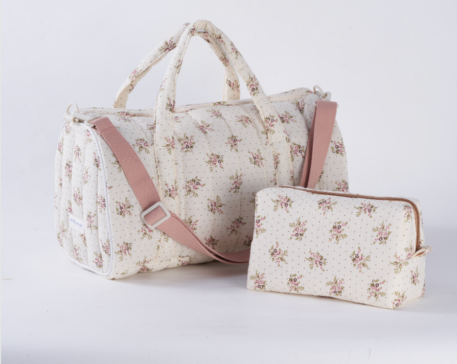 le petite pochette – wholesale Duffelväskor – Barn – Baby Breathes duffelväska med broderi (broderi finns)7