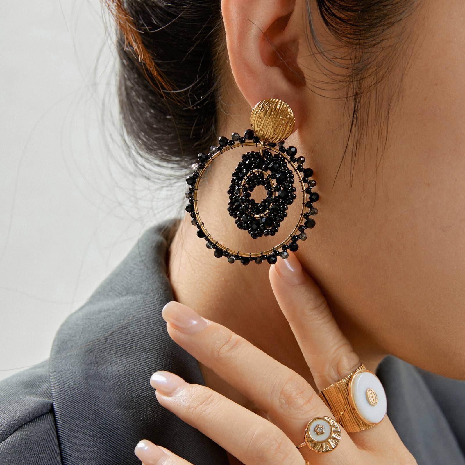 Lovelika – Engroshandel Hængeøreringe og creoløreringe – Eliza - øreringe med cirkelformede vedhæng5