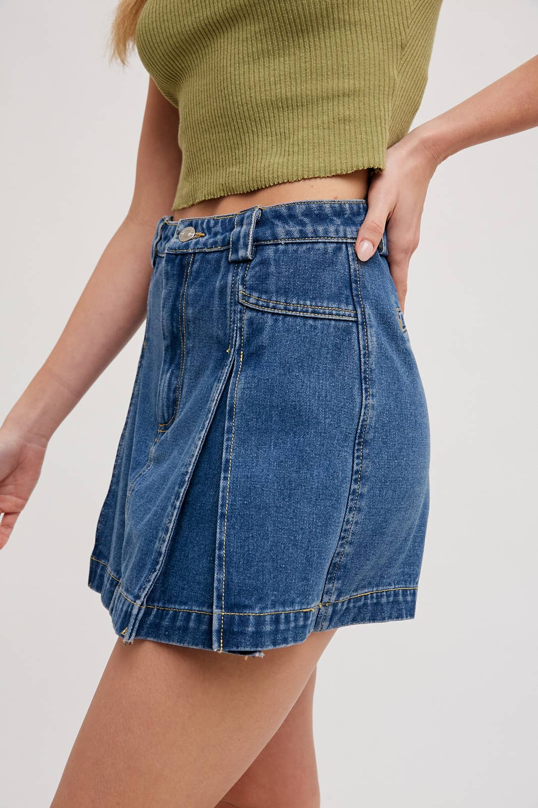 Bluivy - Venta al por mayor Falda pantalón - Mujer - PANTALONES CORTOS DE MEZCLILLA CON PLIEGUES EN LA PARTE DELANTERA18