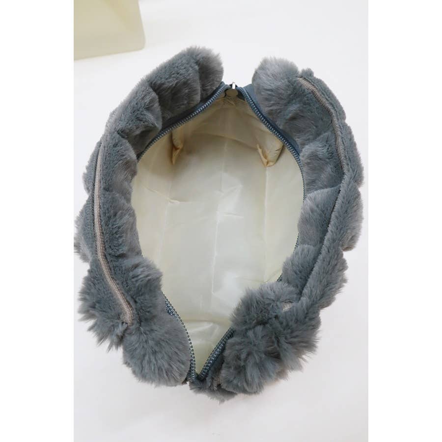 Love and Repeat - Vente Trousses de maquillage/cosmétique - Pochette à cosmétiques matelassée en fausse fourrure13