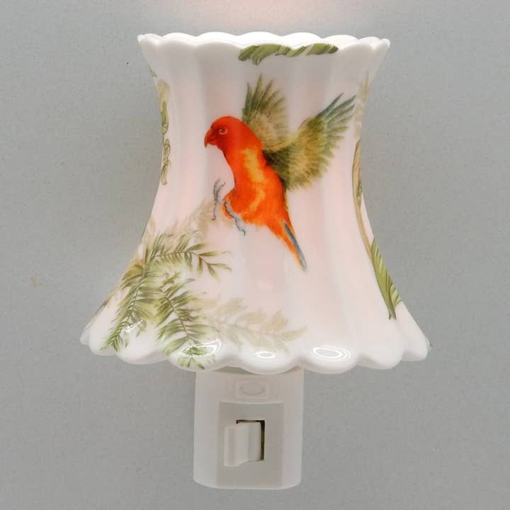 Luz Nocturna - Loro Tropical de Porcelana con Adorno de Oro de 24k para venta al por mayor de Green Pastures Wholesale