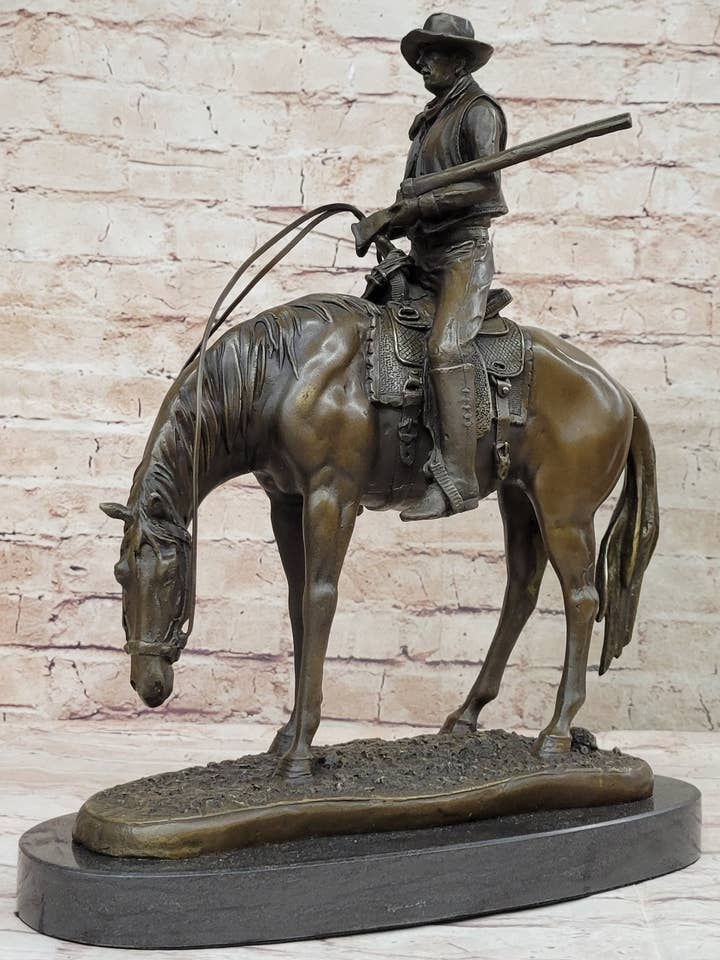 Estátua de escultura em bronze de caubói ocidental a cavalo com espingarda 40,6 cm x 14" por atacado de Bronzhaus