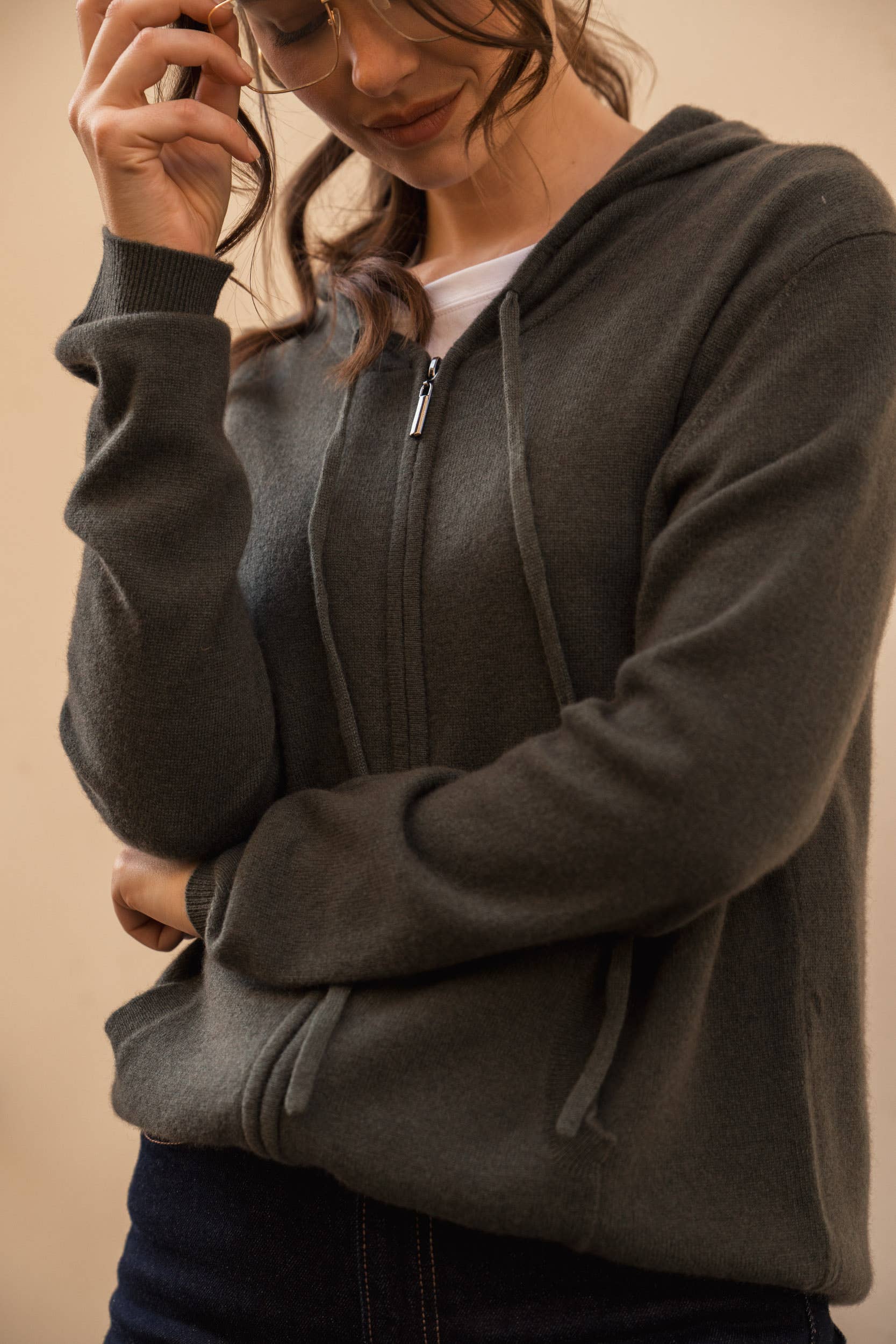 jw.atelier - Vente Sweat à capuche – femme - Gilet 100% cachemire zippé à capuche1