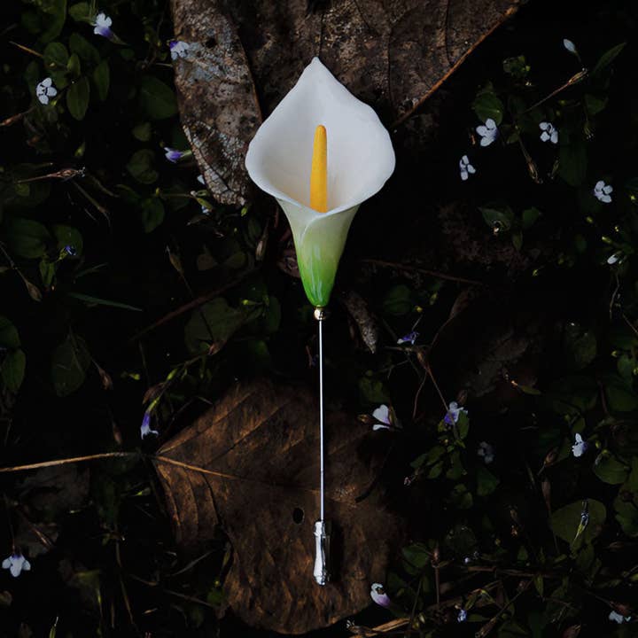 YIHE Keramiske Brocher "Calla Lily" for engroshandel hos Vermilion Collection