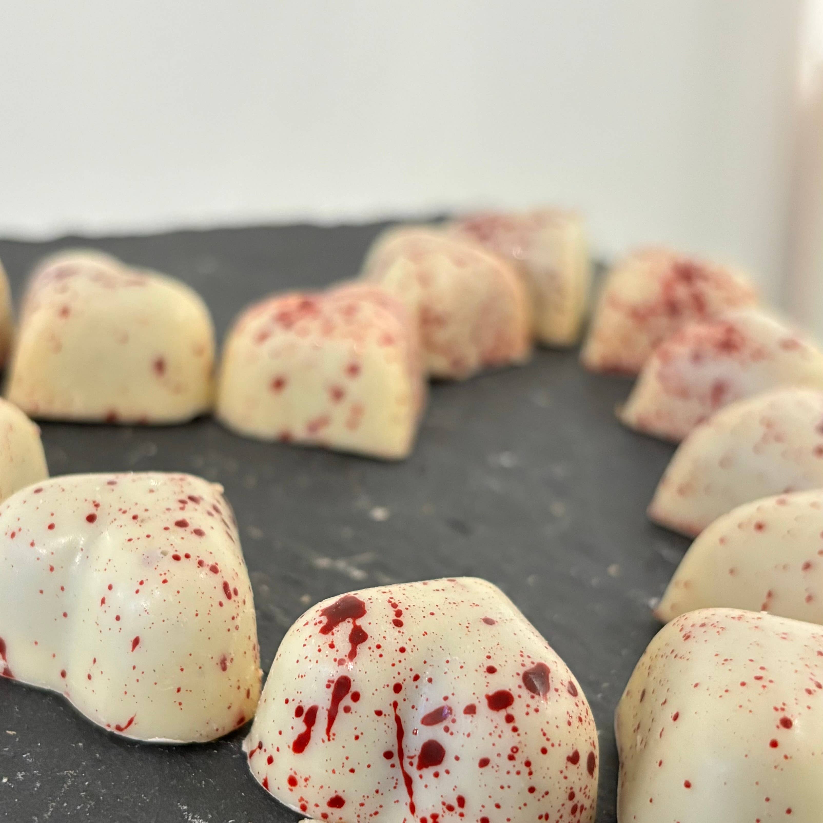 Les Douceurs de Louis - Wholesale Chocolate Box - Bag of Hearts White Chocolate Raspberry
4