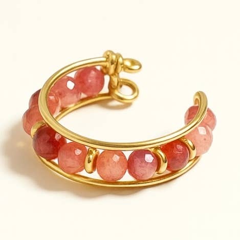 Earcuff in gold filled met gefacetteerde natuurlijke parels voor wholesale door Clary Scott Paris