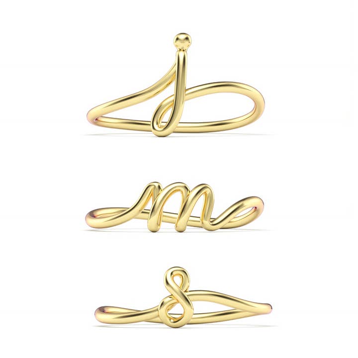 Gepersonaliseerde kalligrafie-initiaalring in sterling zilver voor wholesale door My Jewellery Story