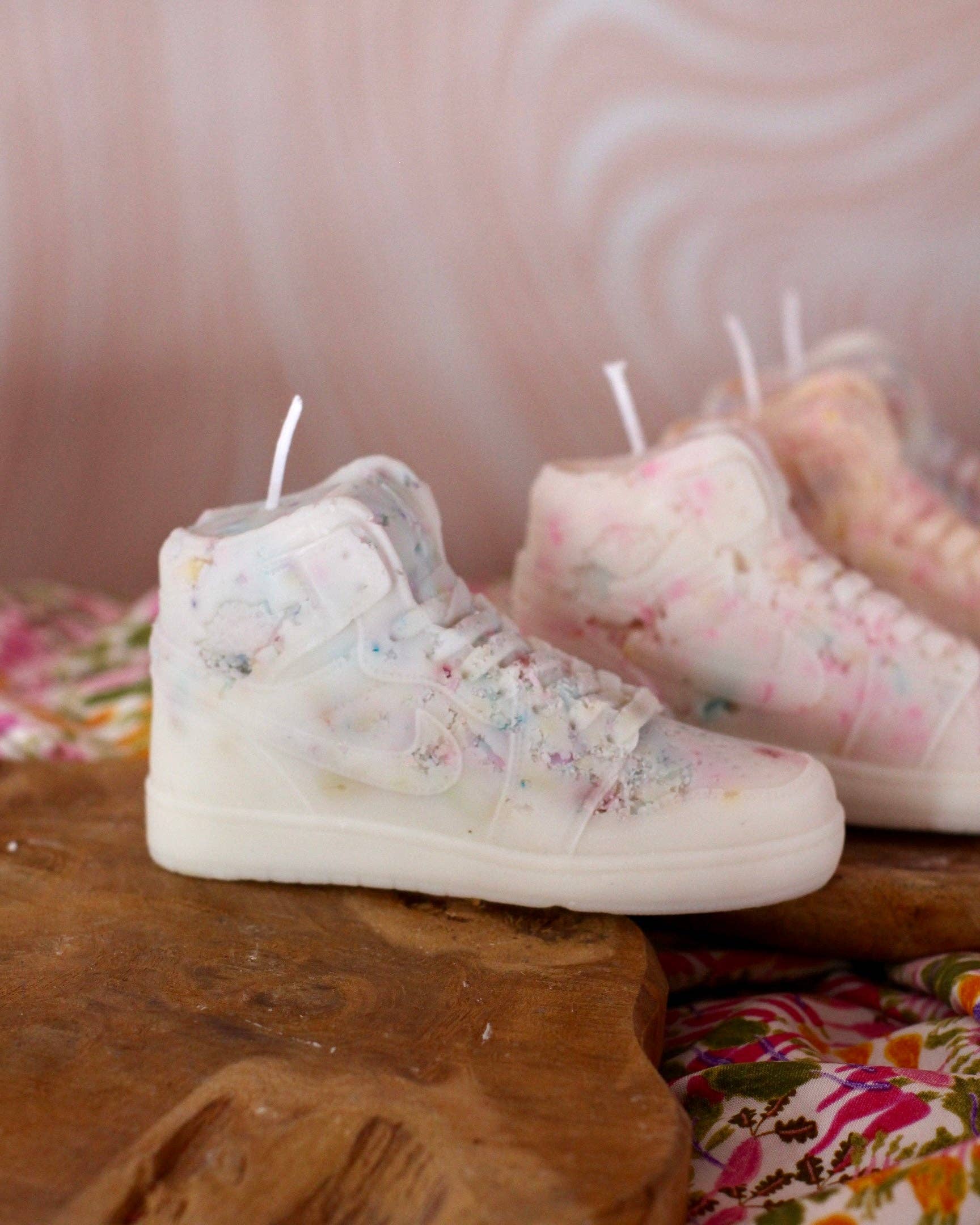 Meet me at the corner - Vendita all'ingrosso Candele regalo - Candela a forma di sneaker effetto terrazzo multicolore11