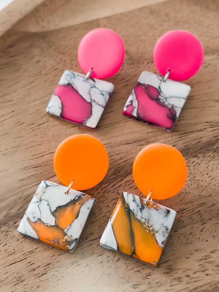 Love Notes Col ✦ Boucles d'oreilles LOLA marbrées néon pour la vente par KLAEI DESIGN STUDIO