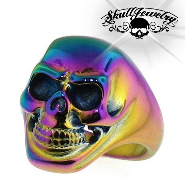 Psychedelischer mehrfarbiger Totenkopfring mit kunstvollen Details (#450) für den Großhandel von SkullJewelry.com