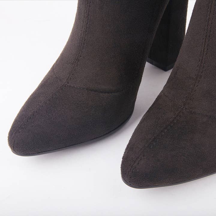 Shuzee – wholesale Booties – Women's – Alicia Black Pointed Block Heel Ankle Boots In Suede3