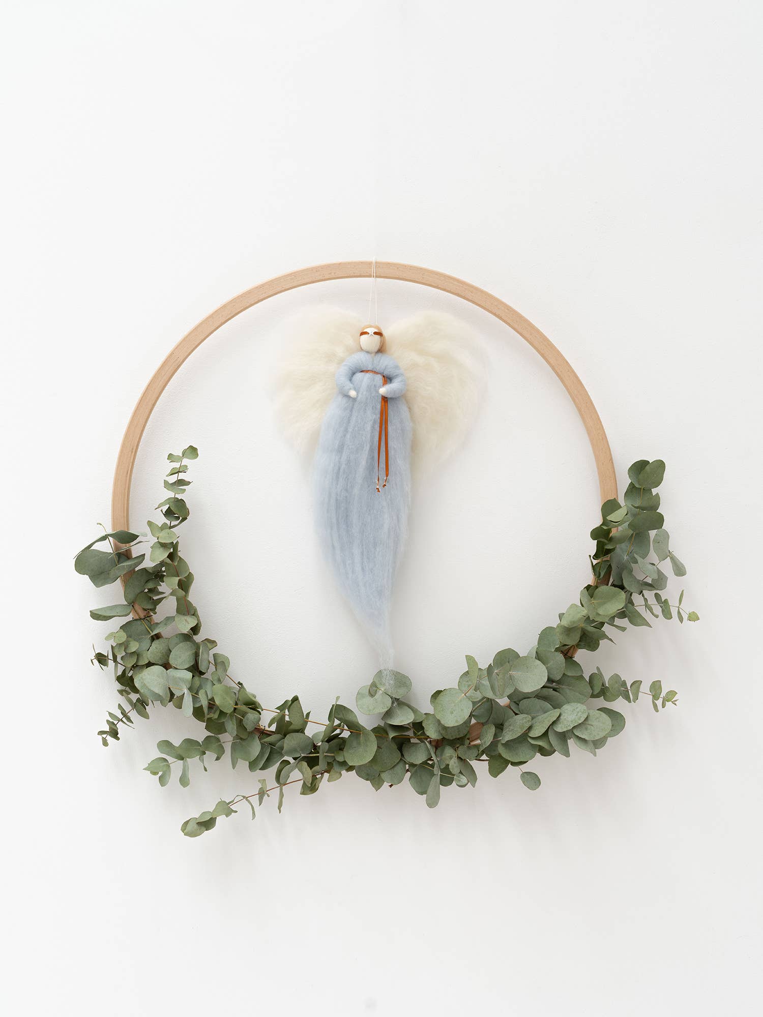 Jurianne Matter - Vente Figurine décorative - Ange en laine IRINI - bleu doux1