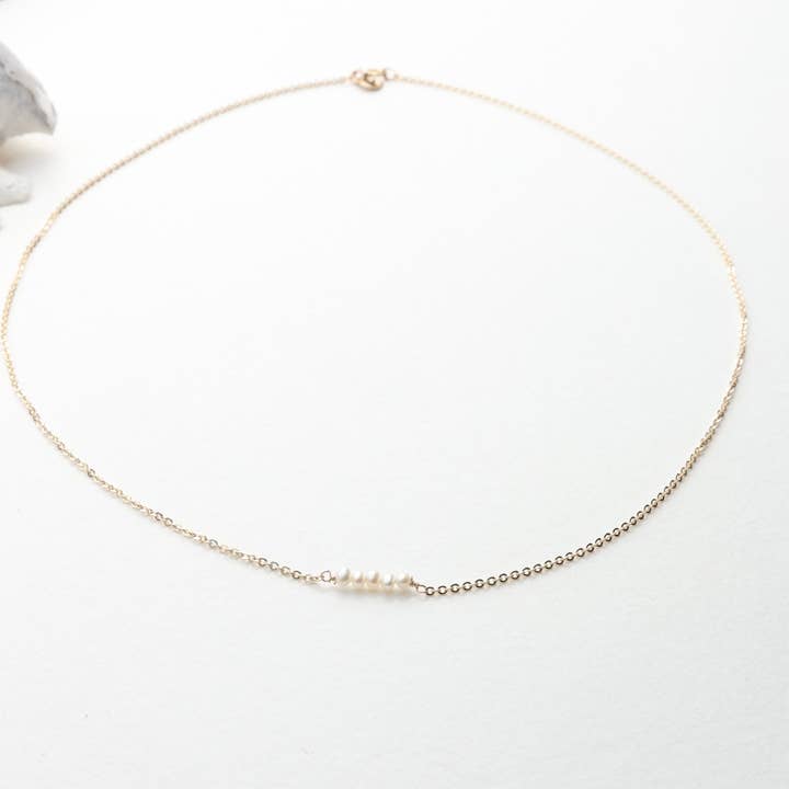 Sandbar Dainty Pearl Choker för wholesale av Cape Cod Chokers