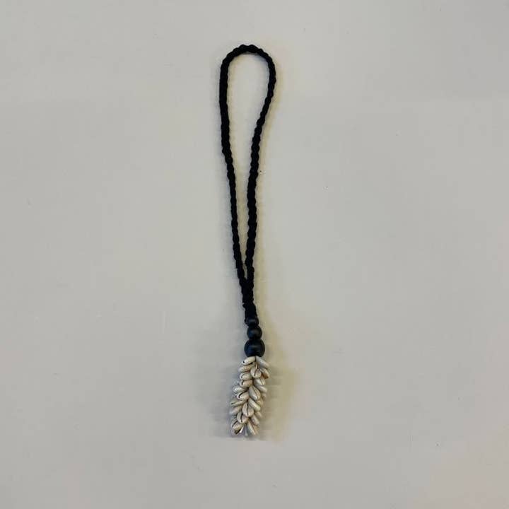 ByBazz - Vente Pompons décoratifs/décorations murales - Suspension décorative avec coquillages cowrie et coton