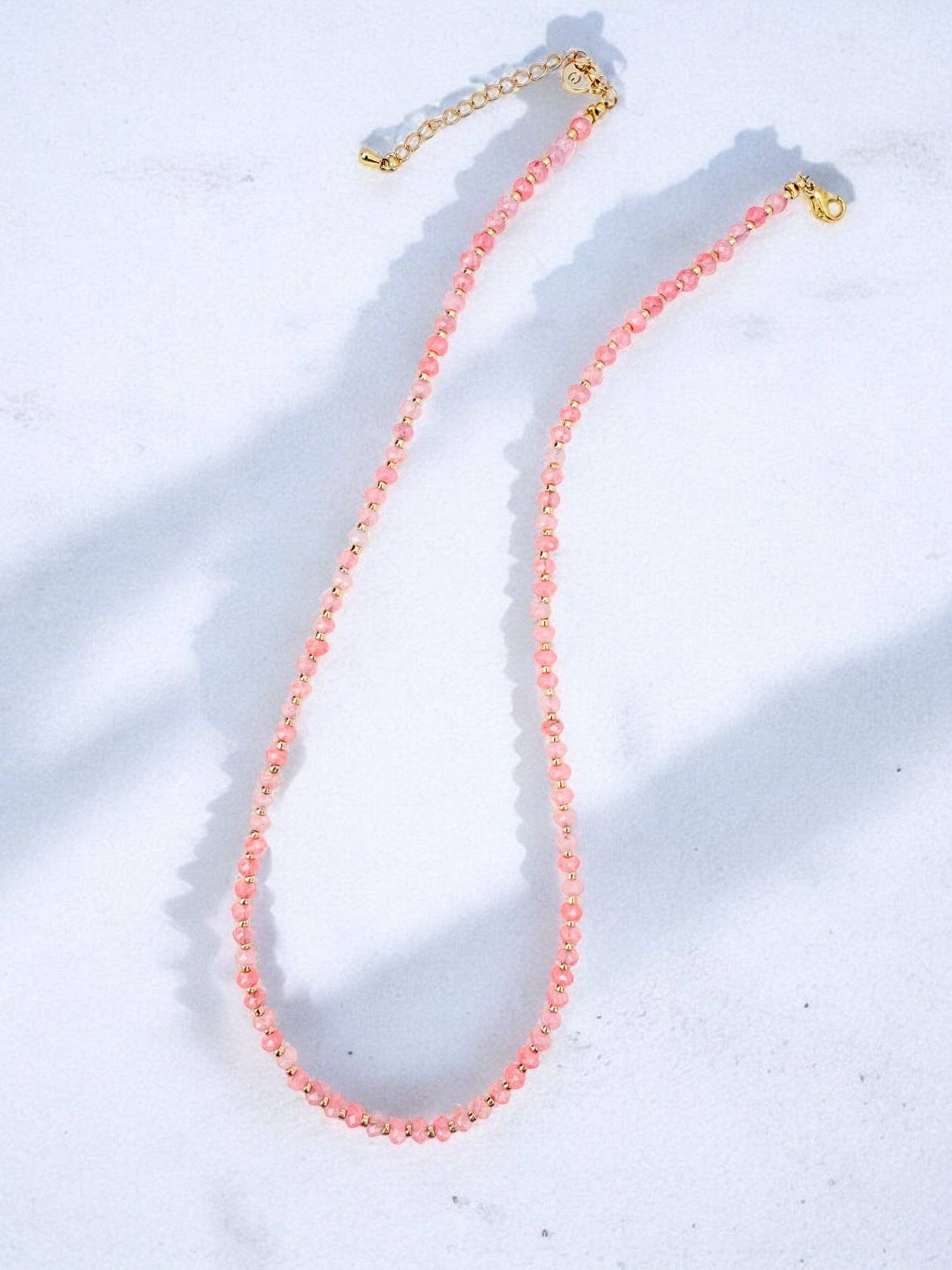 ETHICGOODS – wholesale Pärlband/Pärlhalsband – Fasetterat stenhalsband1