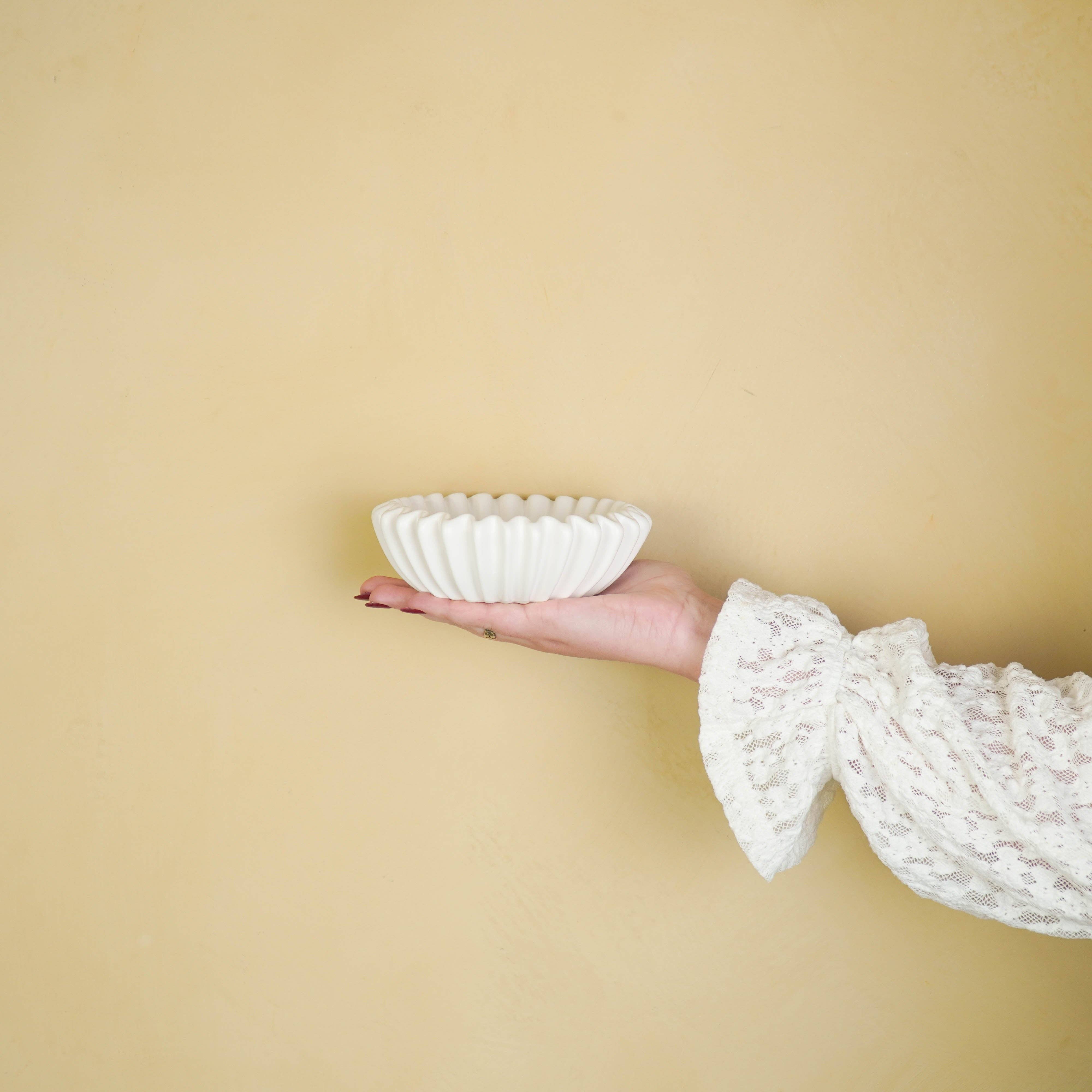 Housevitamin bv - Wholesale Decoratief bord/schotel/kom - Kom - Geplooide Kom - Keramiek - Wit - 15x15x4,5 cm8