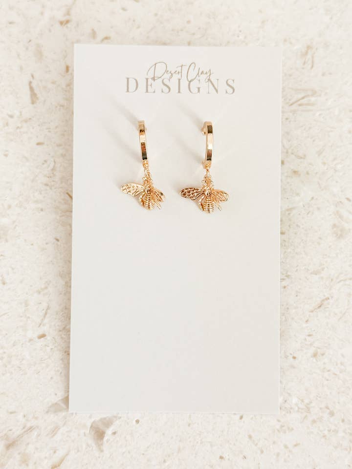 Goldene Bienen-Ohrringe für den Großhandel von Desert Clay Designs
