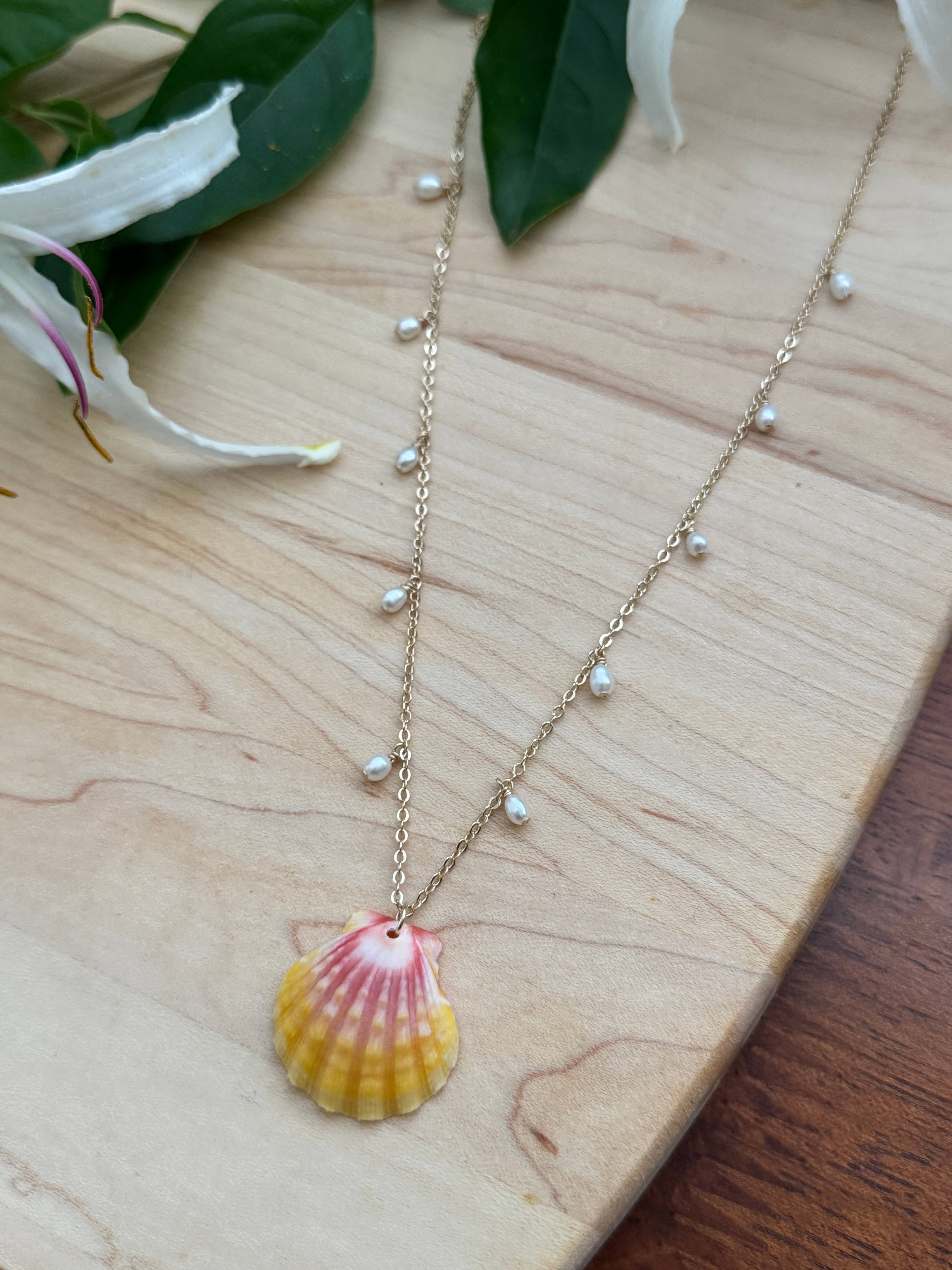 Beach Babe Hawaii - Wholesale Pendant/Charm Necklace - Sunrise Shell Necklace 1