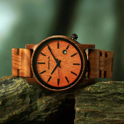 Explorer valnöt trä klocka för män för wholesale av Essenciel
