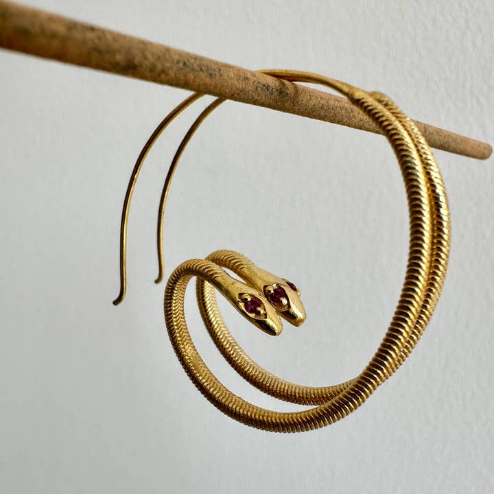 Ojos de Circón Rosa | Pendientes de Aro con Serpiente Bebé de Oro | Aros para venta al por mayor de Anokhi Green | Handmade Gemstone Jewelry