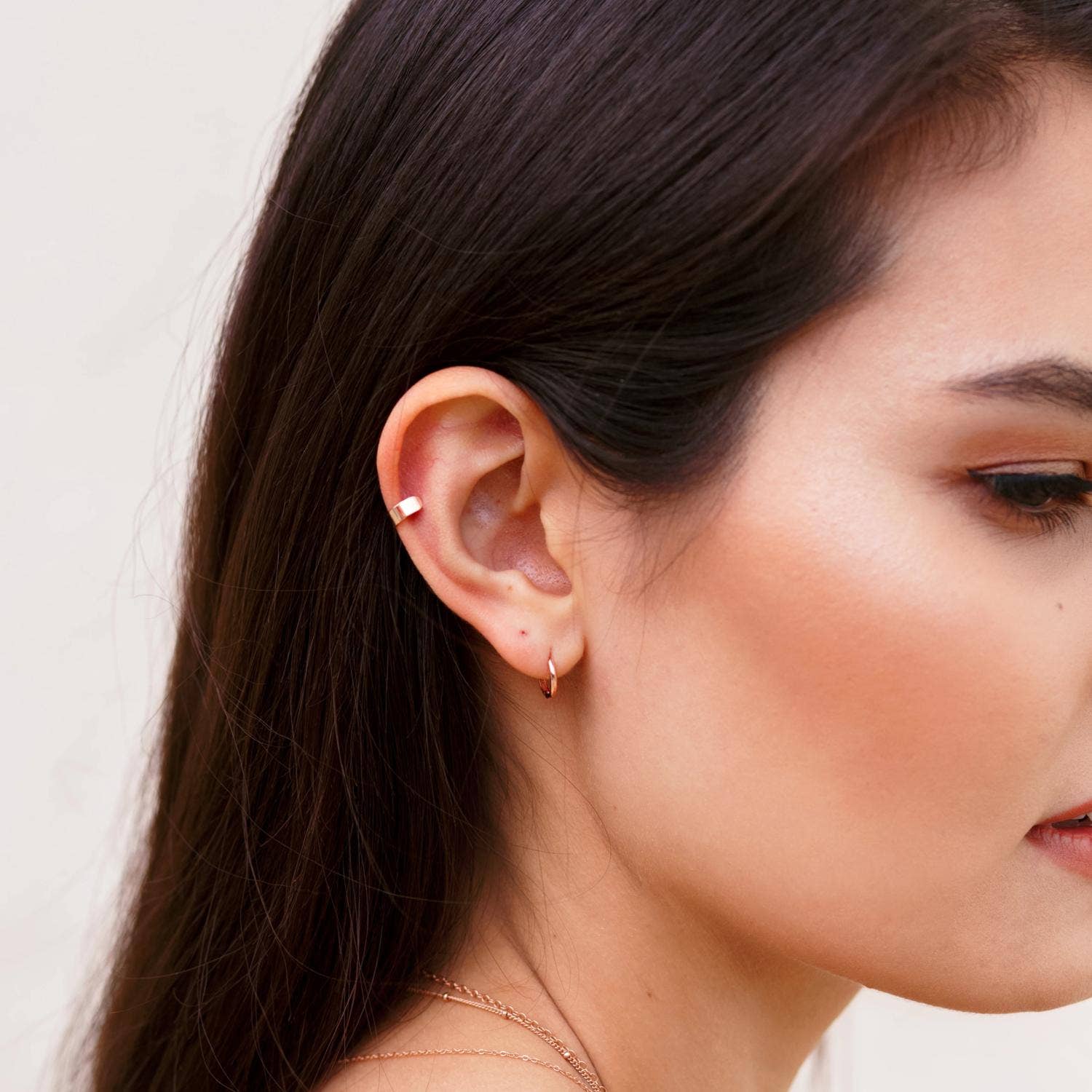 Ofina Jewelry - Vente Petits anneaux - Cerceau Huggie en or massif 10 carats7