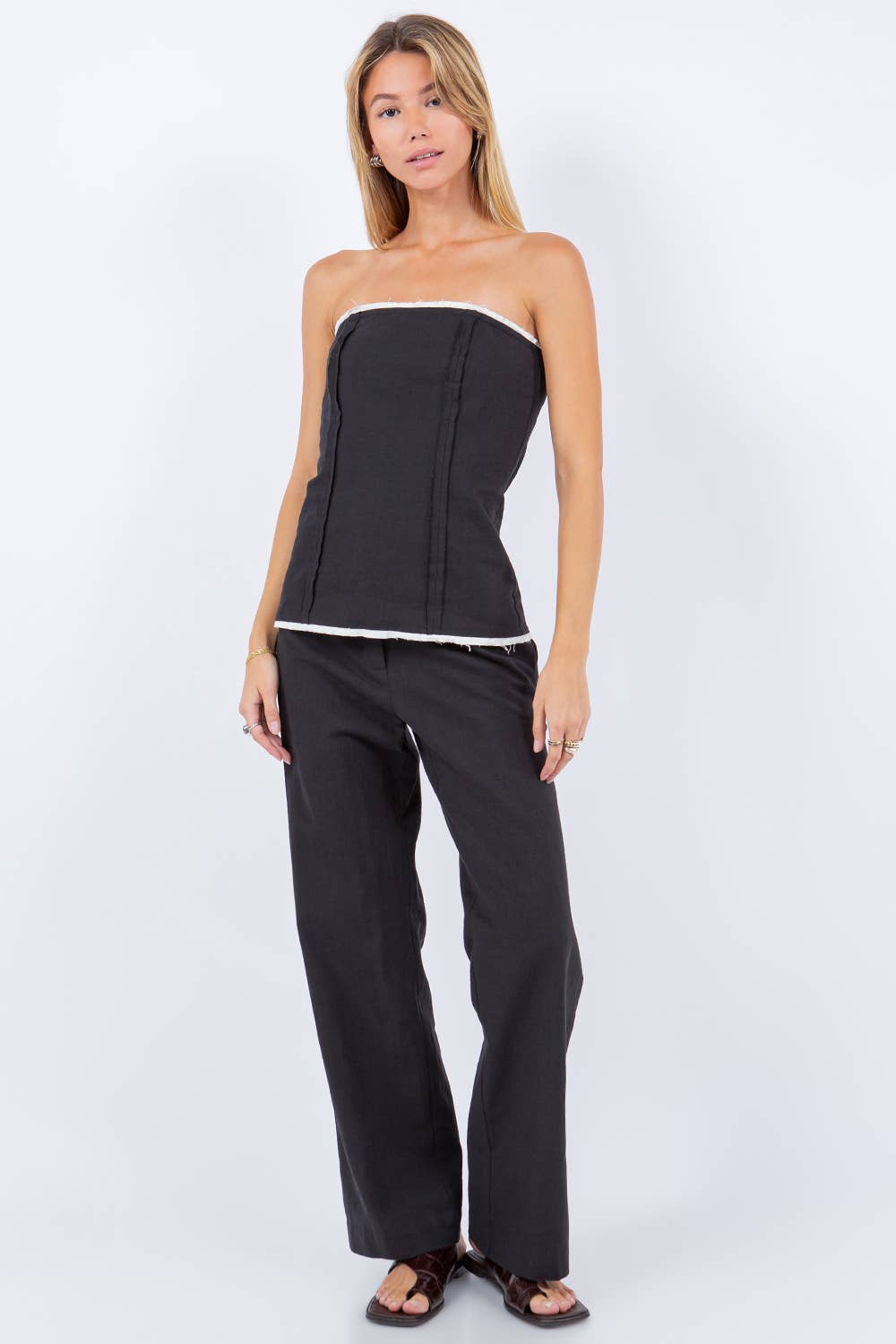 Whiteroom+Cactus – wholesale Blus - Dam – KONTRAST ÄRMLÖS TOPP7