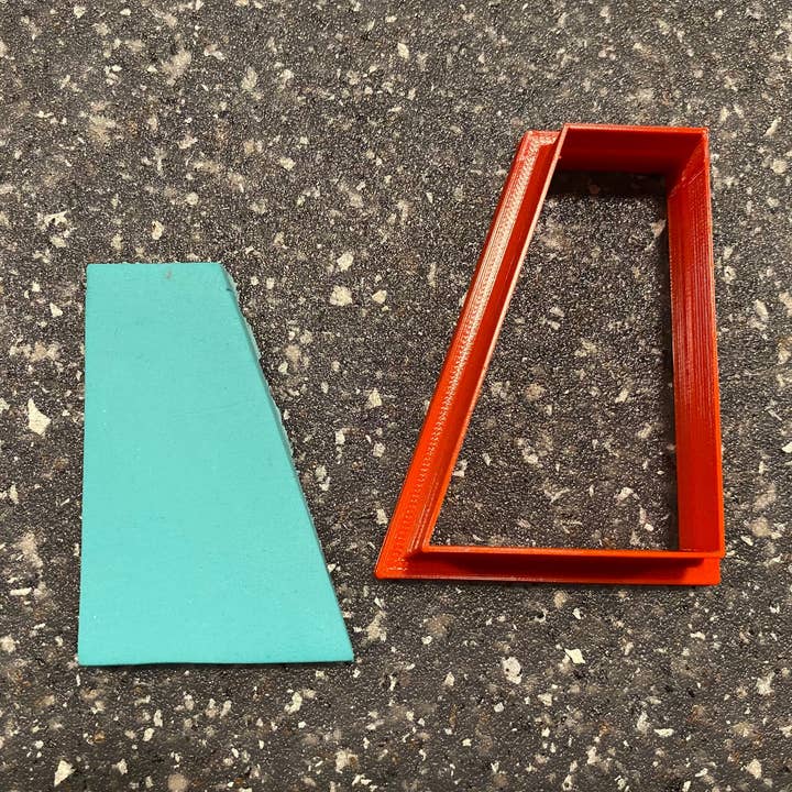 Emporte-pièce en forme de trapèze incliné pour la vente par CookieCutterSupply