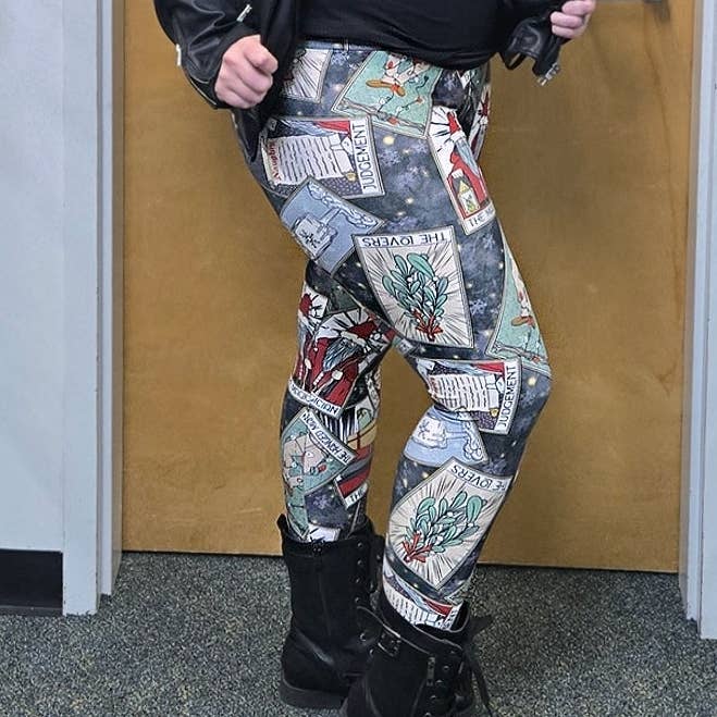 Jule Tarot (Semi-eksklusiv) - Heksagtig Heksmas Creepmas Håndlavede Højkvalitets Livlige Leggings for engroshandel hos Beautifully Unique® Bootique
